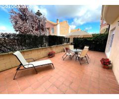 Chalet junto a las piscinas municipales con dormitorio en planta baja