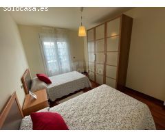 Chalet junto a las piscinas municipales con dormitorio en planta baja
