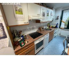 Apartamento todo exterior con terraza de unos 14 m2 a lo largo de la vivienda