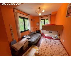 Apartamento todo exterior con terraza de unos 14 m2 a lo largo de la vivienda