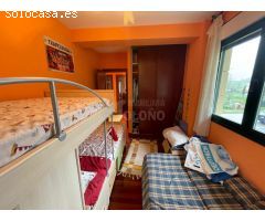 Apartamento todo exterior con terraza de unos 14 m2 a lo largo de la vivienda