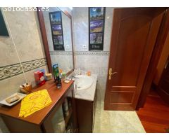 Apartamento todo exterior con terraza de unos 14 m2 a lo largo de la vivienda
