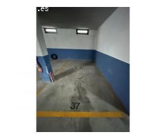 Apartamento todo exterior con terraza de unos 14 m2 a lo largo de la vivienda