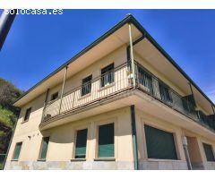 Apartamento todo exterior con terraza de unos 14 m2 a lo largo de la vivienda