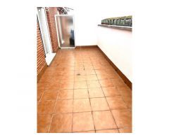 Apartamento con amplia terraza