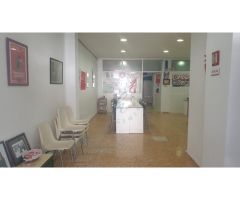 Se vende local en Tavernes Blanques, zona centro.
