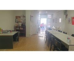 Se vende local en Tavernes Blanques, zona centro.