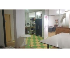 Se vende local en Tavernes Blanques, zona centro.