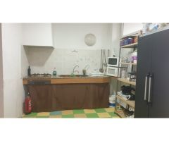 Se vende local en Tavernes Blanques, zona centro.