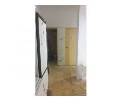 Se vende local en Tavernes Blanques, zona centro.
