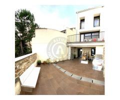 Casa independiente reformada en la parte antigua de Cáceres.