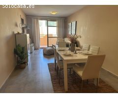 Venta de Piso en Planta Baja con Gran Terraza en Urbanización Cerrada en