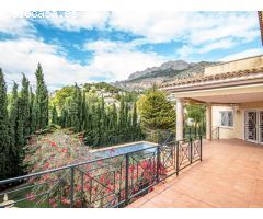 Chalet en Venta en Altea - Exclusividad y Encanto en un Entorno Natural