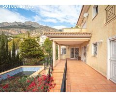 Chalet en Venta en Altea - Exclusividad y Encanto en un Entorno Natural