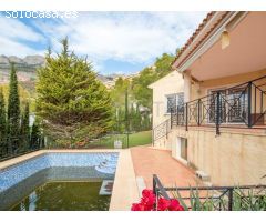 Chalet en Venta en Altea - Exclusividad y Encanto en un Entorno Natural