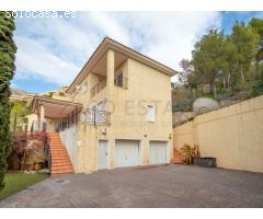 Chalet en Venta en Altea - Exclusividad y Encanto en un Entorno Natural