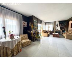 PRECIOSA CASA DE SIETE HABITACIONES MUY LUMINOSA CON JARDÍN