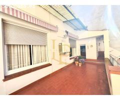 PRECIOSA CASA CON TERRAZA Y GARAJE EN UNA ZONA PRIVILEGIADA