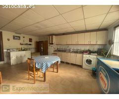 CASA CON GRAN PARCELA
