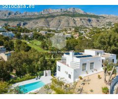 VILLA con piscina a lado del club de golf de Altea