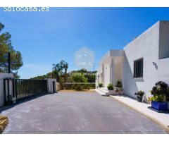 VILLA con piscina a lado del club de golf de Altea