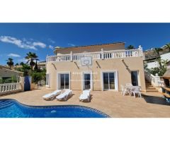 Villa con Espectaculares Vistas al Mar en Cumbre del Sol