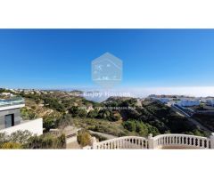 Villa con Espectaculares Vistas al Mar en Cumbre del Sol