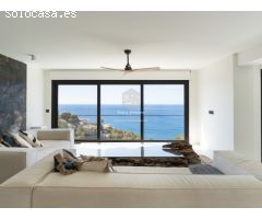 Villa Caleta - Estilo Ibicenco con Vistas Panorámicas al Mar Mediterráneo