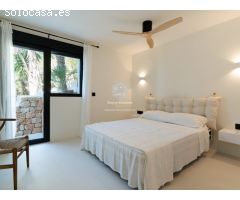 Villa Caleta - Estilo Ibicenco con Vistas Panorámicas al Mar Mediterráneo