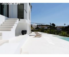 Villa Caleta - Estilo Ibicenco con Vistas Panorámicas al Mar Mediterráneo