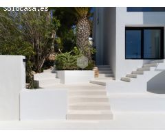 Villa Caleta - Estilo Ibicenco con Vistas Panorámicas al Mar Mediterráneo