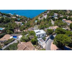 Villa Caleta - Estilo Ibicenco con Vistas Panorámicas al Mar Mediterráneo