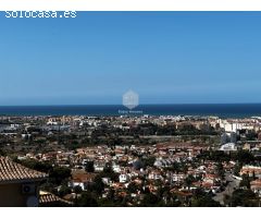 Exquisita Villa con Vistas Panorámicas al Mar y Potencial de Renovación