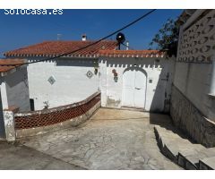 Exquisita Villa con Vistas Panorámicas al Mar y Potencial de Renovación