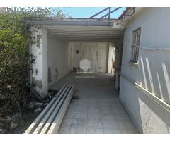 Exquisita Villa con Vistas Panorámicas al Mar y Potencial de Renovación