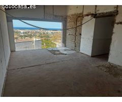 Exquisita Villa con Vistas Panorámicas al Mar y Potencial de Renovación