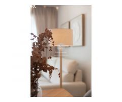 Moderno apartamento de 2 dormitorios con balcón privado