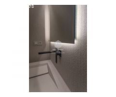 Moderno apartamento de 2 dormitorios con balcón privado