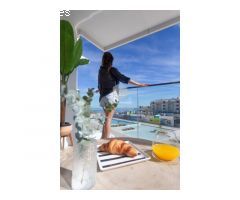 Moderno apartamento de 2 dormitorios con balcón privado