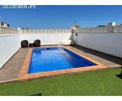 Adosado Contemporáneo con Piscina Privada en El Verger, Junto al Centro
