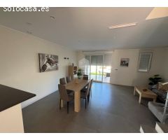 Adosado Contemporáneo con Piscina Privada en El Verger, Junto al Centro