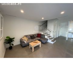 Adosado Contemporáneo con Piscina Privada en El Verger, Junto al Centro