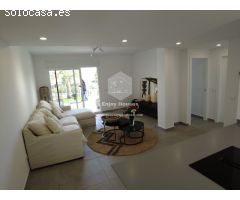 Apartamento en planta baja con jardín privado.