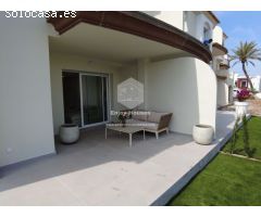 Apartamento en planta baja con jardín privado.