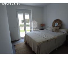 Apartamento en planta baja con jardín privado.