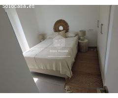 Apartamento en planta baja con jardín privado.