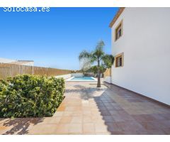 VILLA DE VACACIONES DE 3 DORMITORIOS EN JÁVEA € 427.500