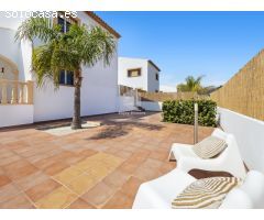 VILLA DE VACACIONES DE 3 DORMITORIOS EN JÁVEA € 427.500