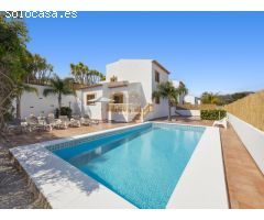 VILLA DE VACACIONES DE 3 DORMITORIOS EN JÁVEA € 427.500