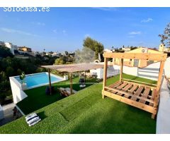 Villa de 4 habitaciones con fantásticas vistas abiertas al mar en El Montgó,